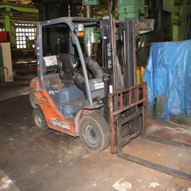 Forklift Toyota 8FGL25